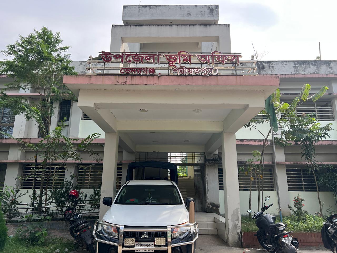ভেদরগঞ্জে এক মাস ধরে এসিল্যান্ড নেই, আটকে আছে ভূমিসেবা