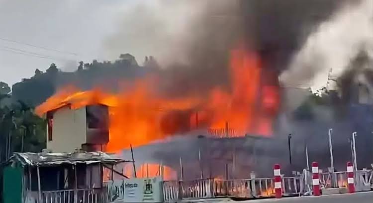 দশজনের প্রাণহানির মা/মলায় জামিনযোগ্য ধারা, উখিয়ার ওসিকে তলব
