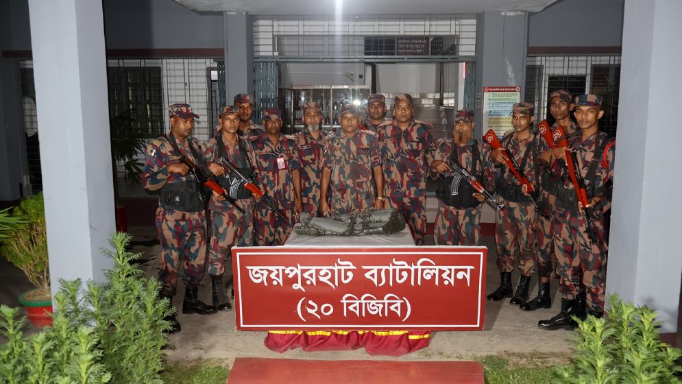 জয়পুরহাটে তুলসীগঙ্গা নদী থেকে ৮৫ কেজির বিষ্ণুমূর্তি উদ্ধার
