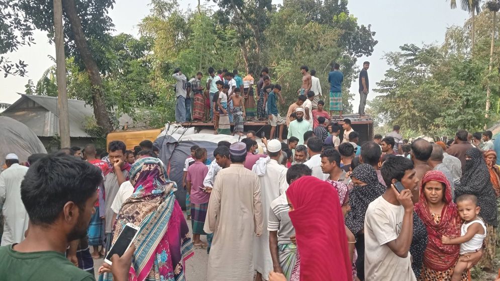 কুড়িগ্রামে ট্রাক চাপায় ইজিবাইকে একই পরিবারের পাঁচজন নিহত