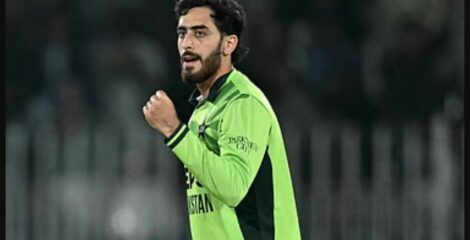 ইংল্যান্ডের বিপক্ষে ফিফটি ও ৬ উইকেট নিয়ে আলোচনায় পাকিস্তানের আরাফাত