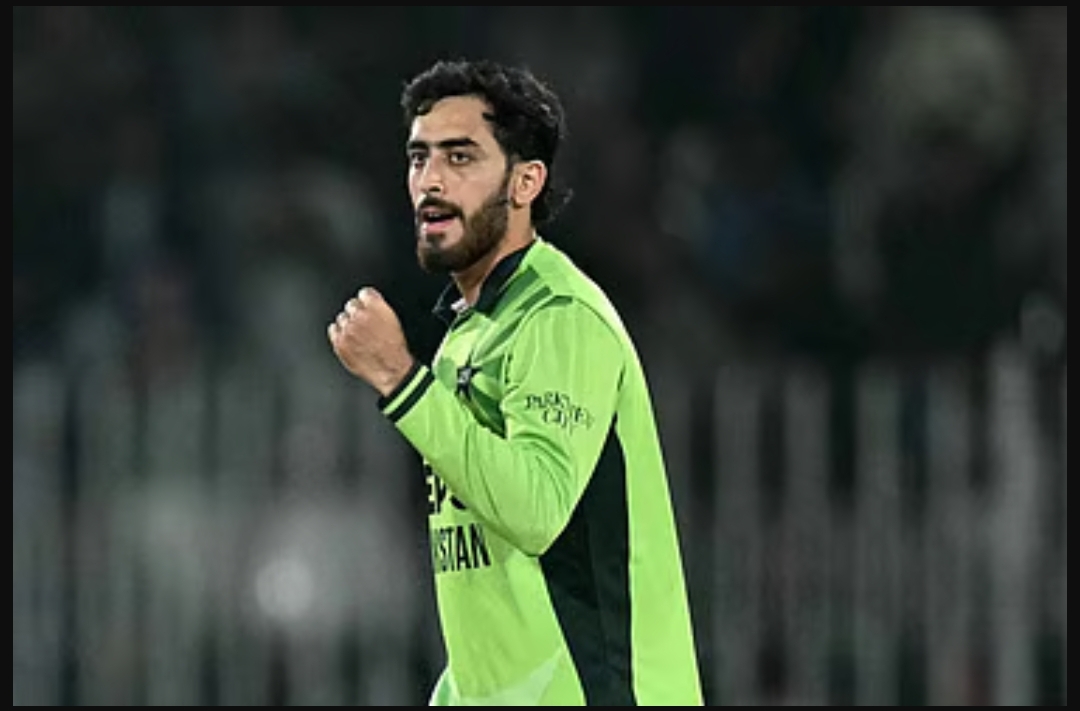ইংল্যান্ডের বিপক্ষে ফিফটি ও ৬ উইকেট নিয়ে আলোচনায় পাকিস্তানের আরাফাত