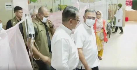 শিশু হাসপাতালে চিকিৎসকের ধূমপান, বরখাস্তের নির্দেশ প্রধানমন্ত্রীর