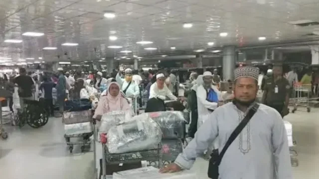 সৌদিতে আটকে পড়া ঈশ্বরদীর ৫০ ওমরাহযাত্রী বিকল্প পথে দেশে ফিরলেন