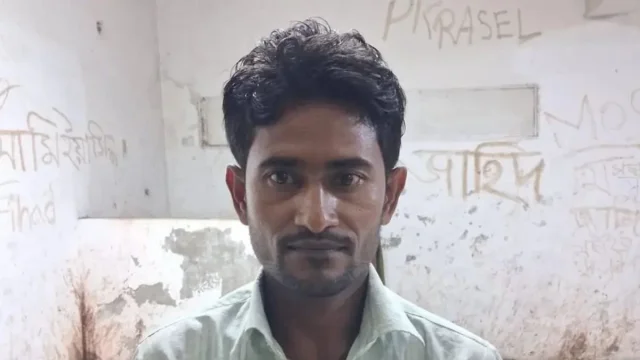 মোহাম্মদপুরে সাত মামলার আসামি কিশোর গ্যাং লিডার কেন্তা ফিরোজ গ্রেপ্তার
