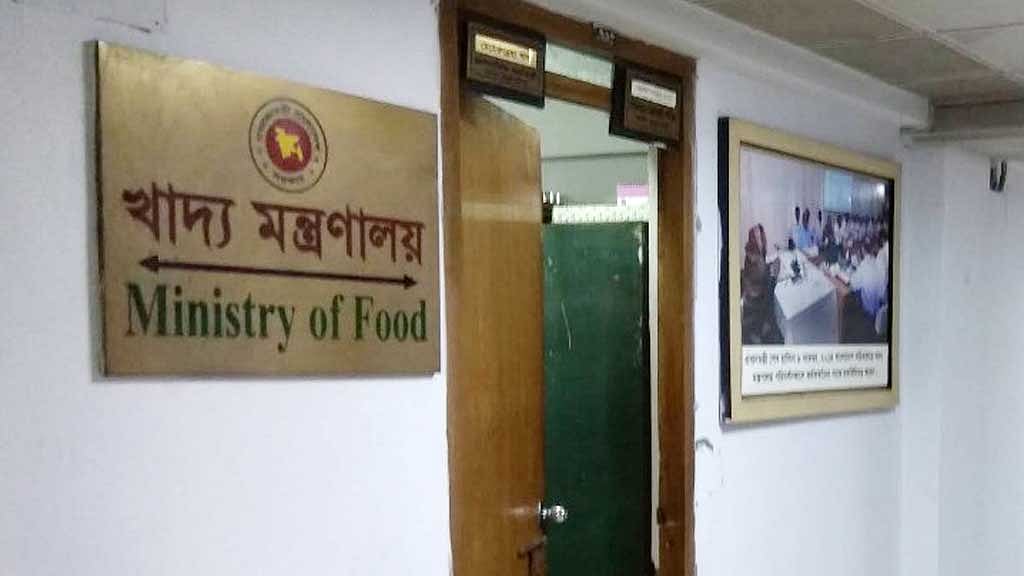 অনুমতি ছাড়া খাদ্যগুদাম পরিদর্শন: খাদ্যমন্ত্রীর এপিএসকে অব্যাহতি