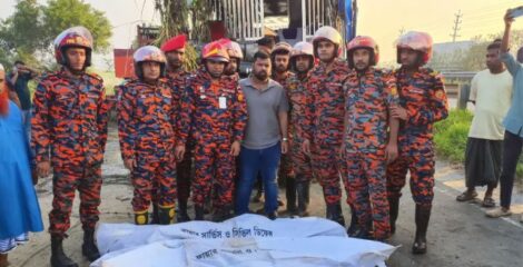 ঢাকা-মাওয়া এক্সপ্রেসওয়েতে বাস খাদে পড়ে ৩ জনের প্রাণহানি, আহত ১৬