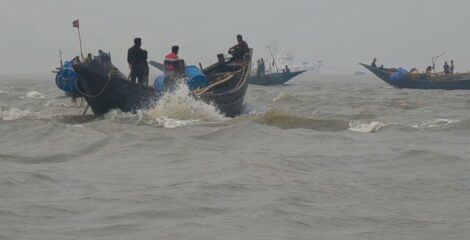 মা ইলিশ রক্ষায় সাগর-নদীতে ২২ দিনের নিষেধাজ্ঞা শুরু