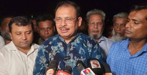 সুরেশ্বরে নদীতে বিলীন ২০ মিটার বাঁধ, আতঙ্কে ব্যবসায়ীরা; এমপি কিরণের অঙ্গীকার, “এক ইঞ্চি মাটিও হারাতে দেব না
