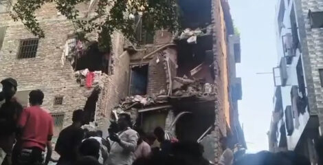 দিল্লিতে পাঁচতলা ভবন ধস, ধ্বংসস্তূপে বহু মানুষ আটকা পড়ার শঙ্কা