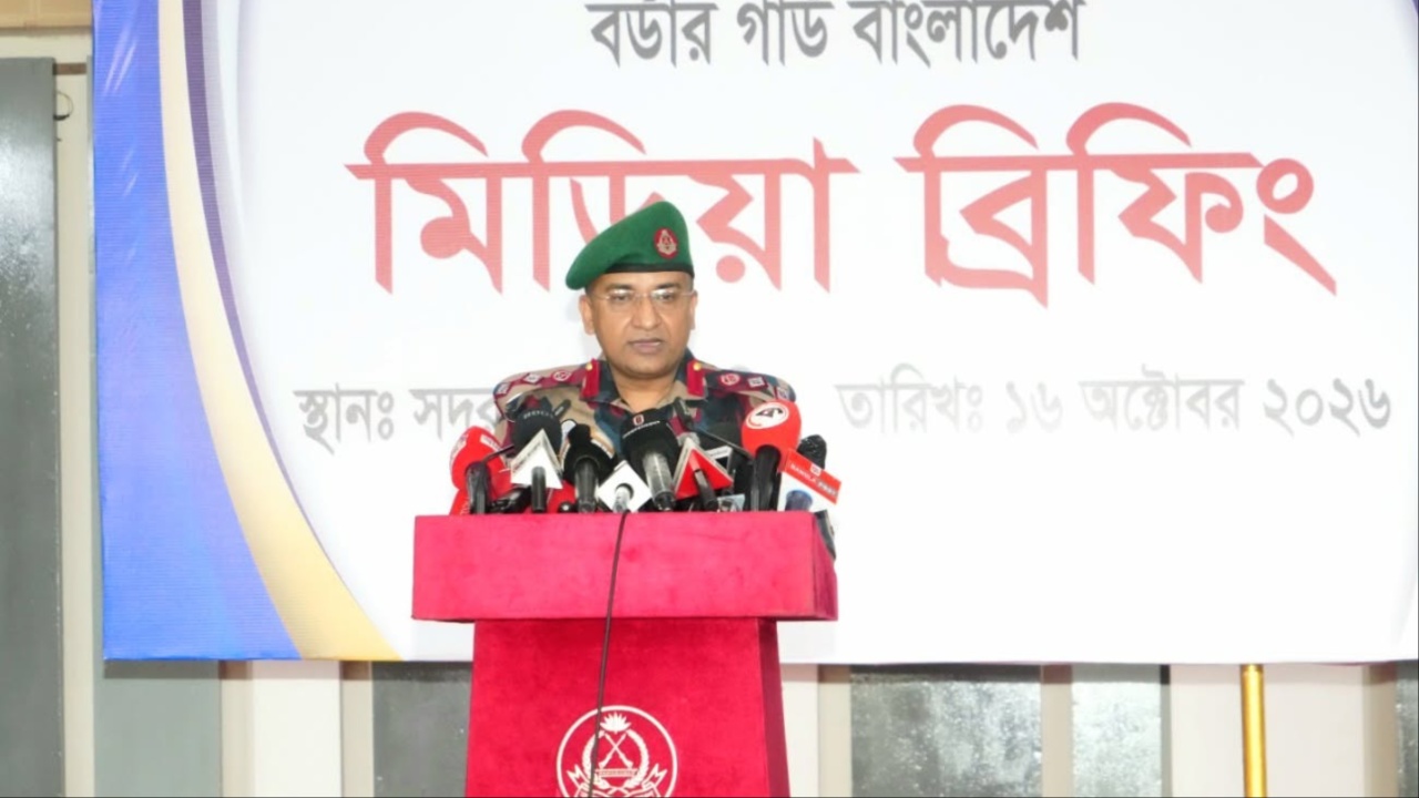 বিএসএফের হাতে আটক দুই পুলিশ সদস্যকে ফেরাতে আলোচনা চালাচ্ছে বিজিবি