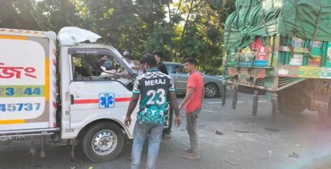 পদ্মা সেতু এক্সপ্রেসওয়েতে ট্রাকের পেছনে মরদেহবাহী অ্যাম্বুলেন্সের ধাক্কা, আহত এক