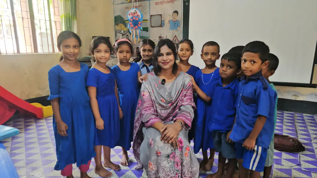 বুয়েটের ডিগ্রি, ব্যাংকের চাকরি ও বিসিএস ছেড়ে শিশুদের শিক্ষক নায়লা