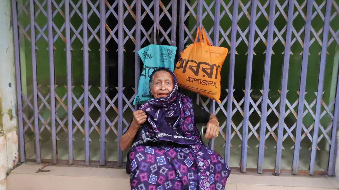 ছয় ছেলের ঘরে ঠাঁই হয়নি ৮৫ বছরের মায়ের