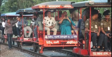 রেল সচিবের সফরে স্ত্রীর উপস্থিতি ঘিরে সমালোচনা