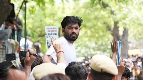 ভোটার তালিকা নিয়ে বিতর্ক, ইন্ডিয়া জোটের সমাবেশে ককরোচ পার্টির সমর্থন